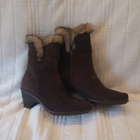 Dansko Shoes - Brand new Dansko boots with fur.